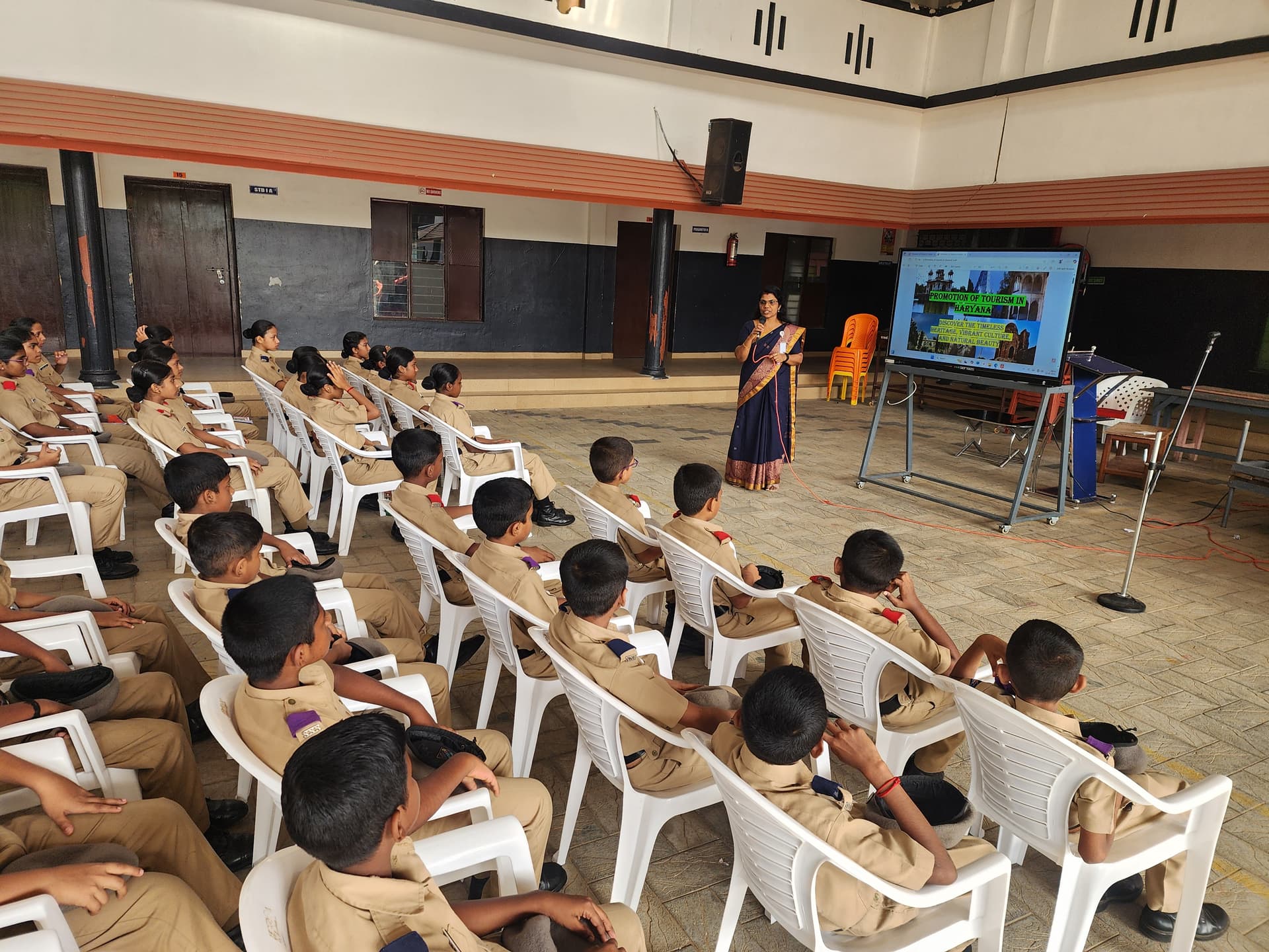 Ek Bharat Shresht Bharat — Vidyadhiraja Vidyapeetom Sainik School
